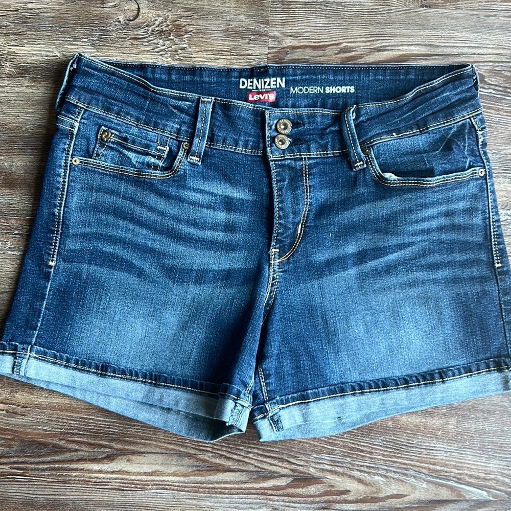 Levi’s Denizen Shorts, size 6 (28)